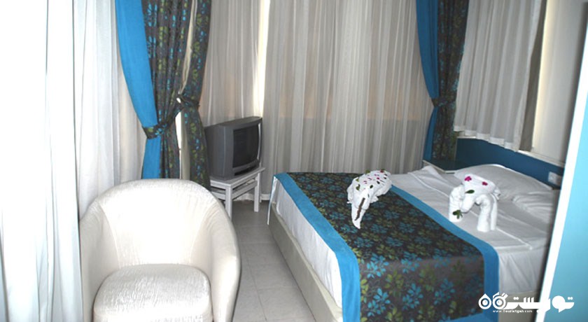 تخت بزرگ آپارتمان دو خوابه